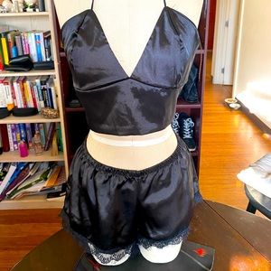 4 piece Pajama Lounge Black and Red Silky Lacey Set Juniors 8/10 (Large)!